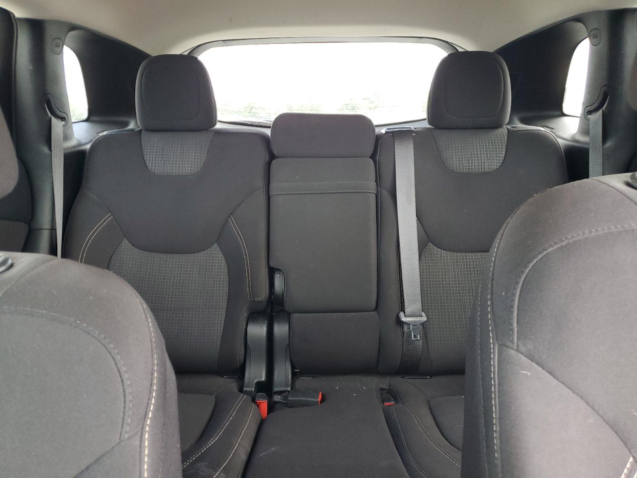 2017 Jeep Cherokee Latitude VIN: 1C4PJLCB2HW604085 Lot: 60482824