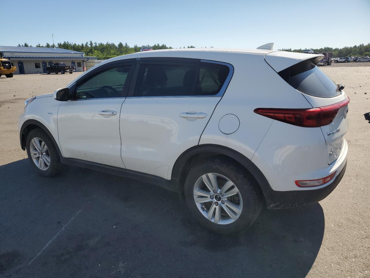 KNDPMCAC3J7308608 2018 KIA SPORTAGE - Image 2