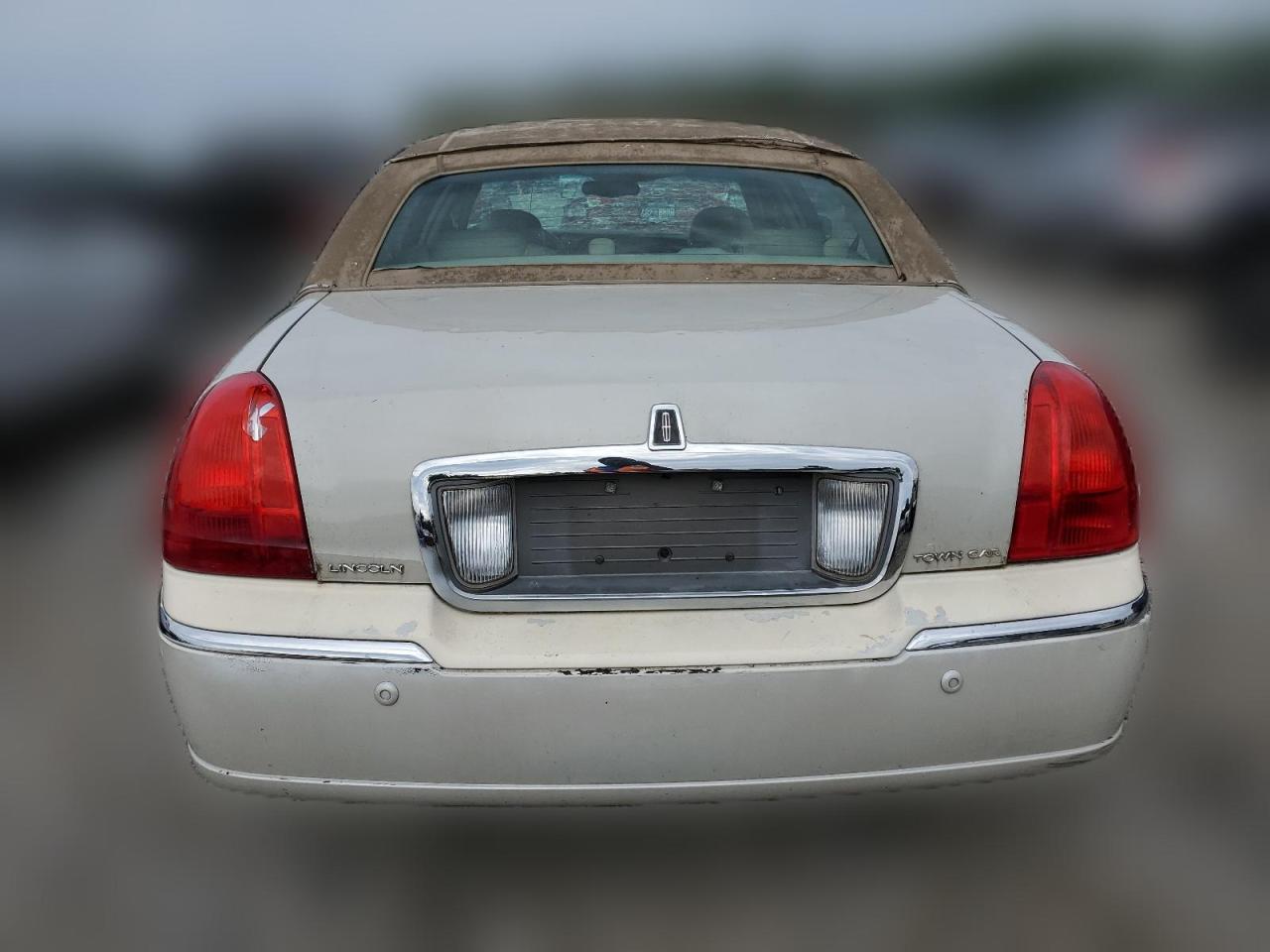 2005 Lincoln Town Car Signature Long Wheelbase VIN: 1LNHM85W05Y601707 Lot: 59134814