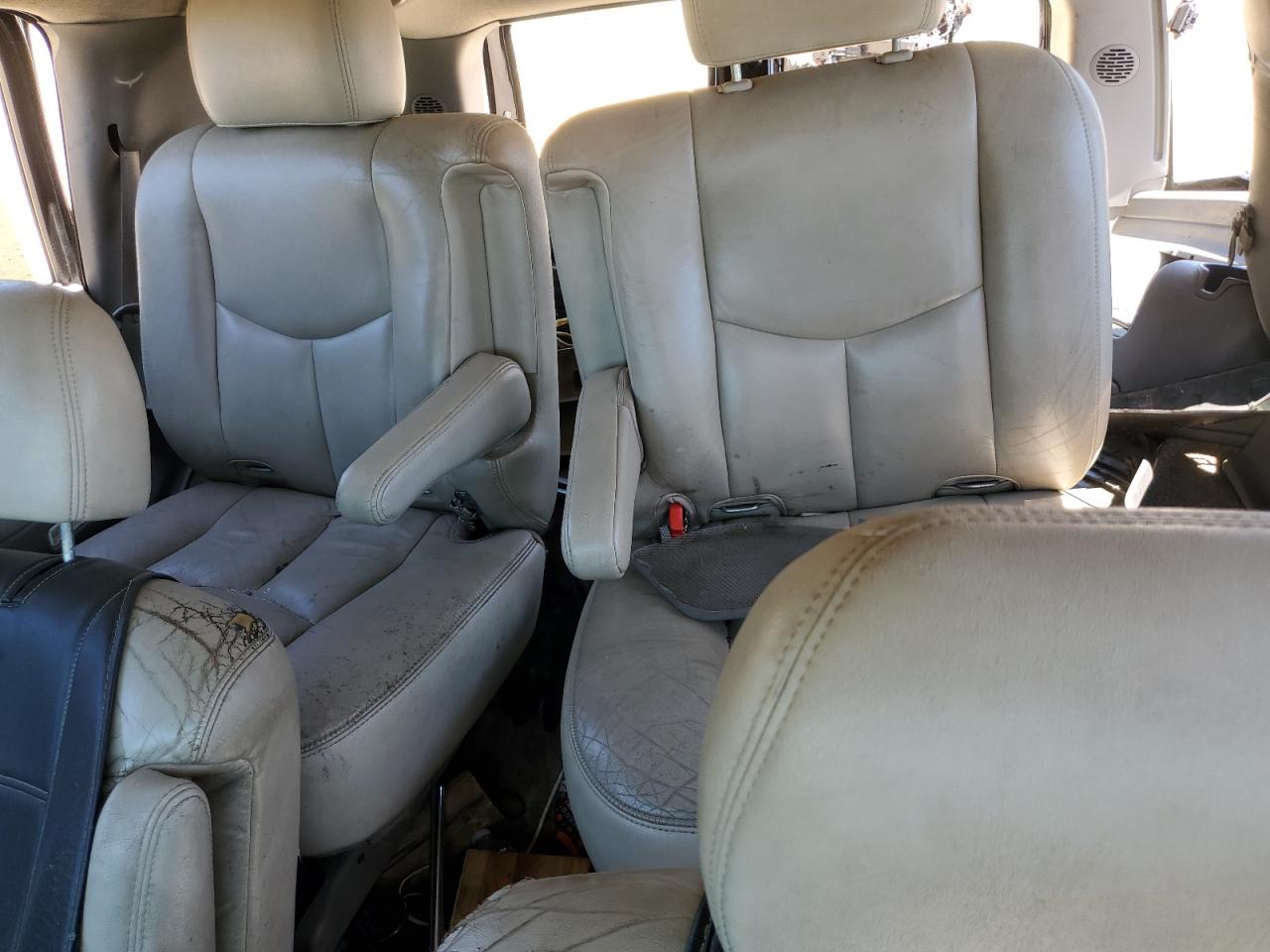 2000 Chevrolet Tahoe - Image 10
