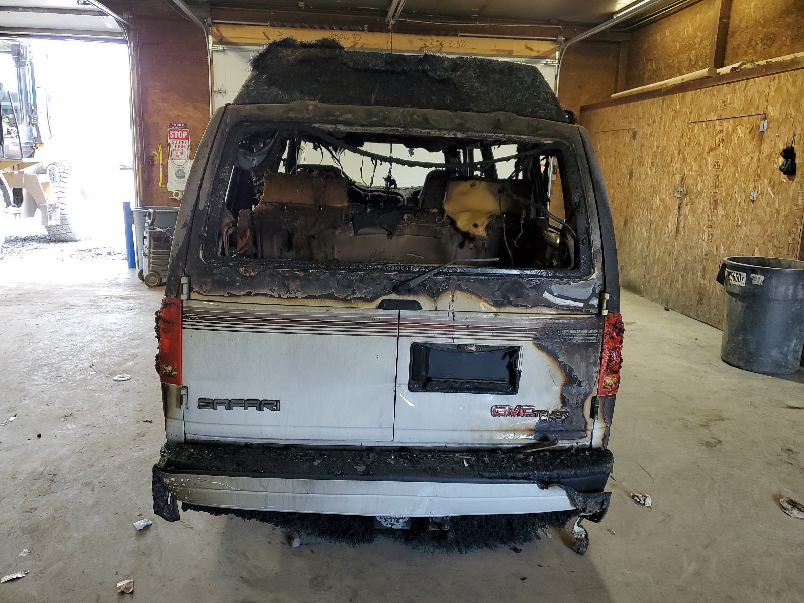 1GDDM19W4VB554488 1997 GMC Safari Xt