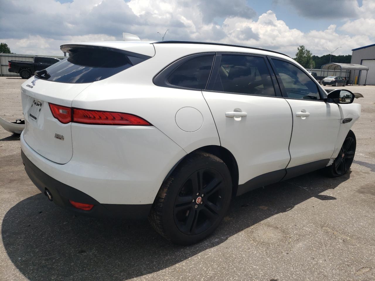 SADCJ2BV0HA098004 2017 Jaguar F-Pace Premium