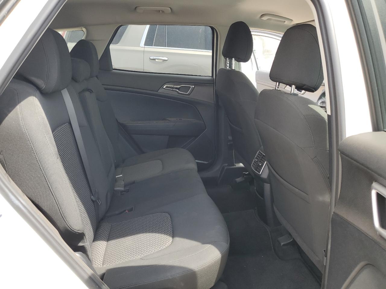 2023 Kia Sportage - Image 10