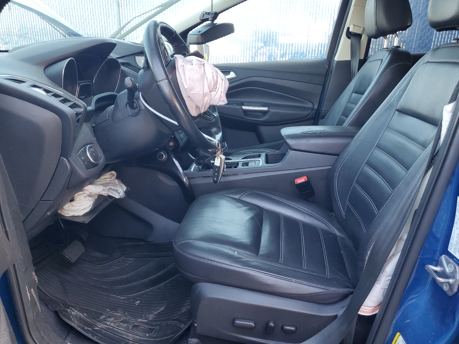 1FMCU9J94HUD35426 2017 Ford Escape Titanium