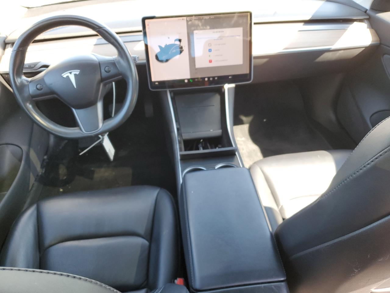 5YJ3E1EB1JF067921 2018 Tesla Model 3