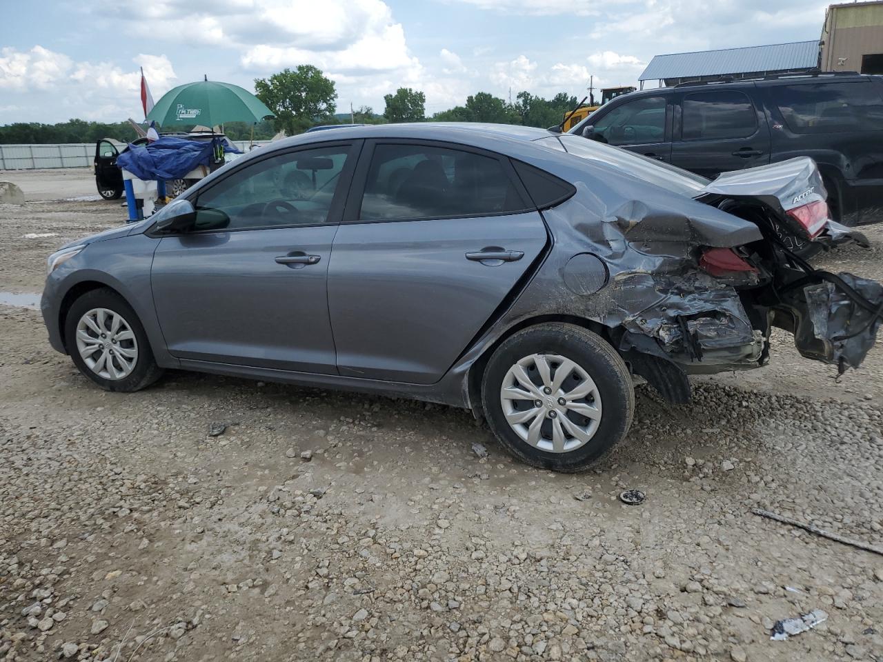 3KPC24A30JE014559 2018 HYUNDAI ACCENT - Image 2