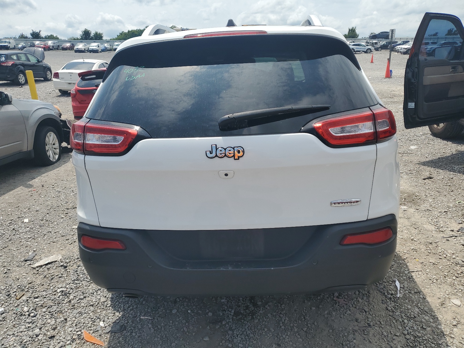 1C4PJLCB4HW573132 2017 Jeep Cherokee Latitude