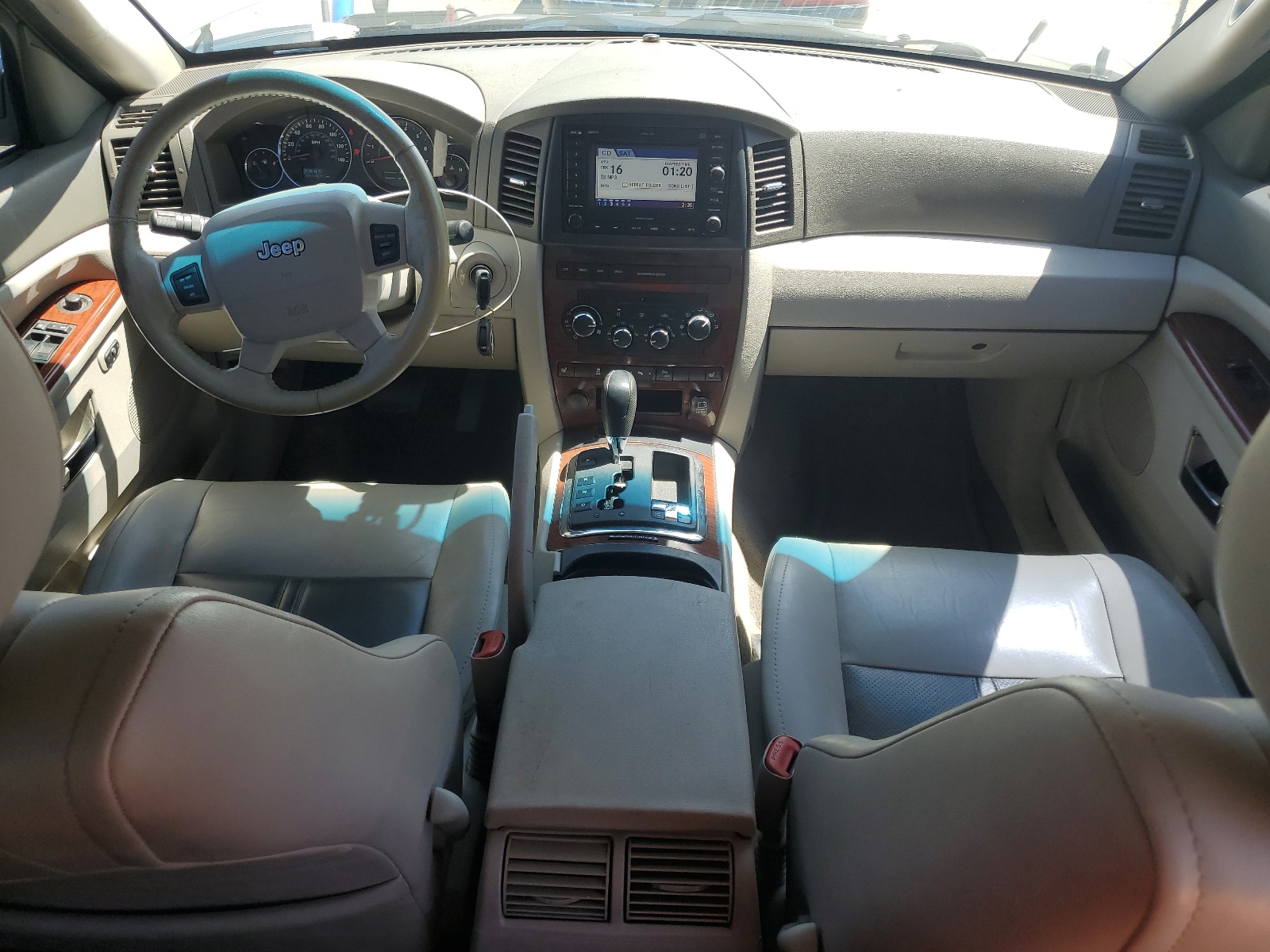 1J8HR582X5C617643 2005 Jeep Grand Cherokee Limited