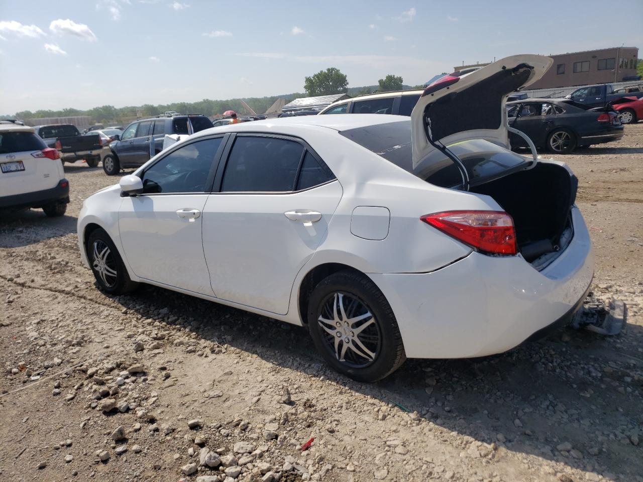 5YFBURHE1KP915787 2019 TOYOTA COROLLA - Image 2