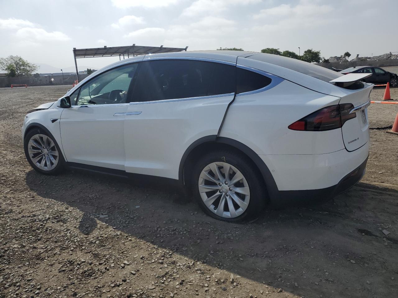 5YJXCBE27JF121042 2018 TESLA MODEL X - Image 2