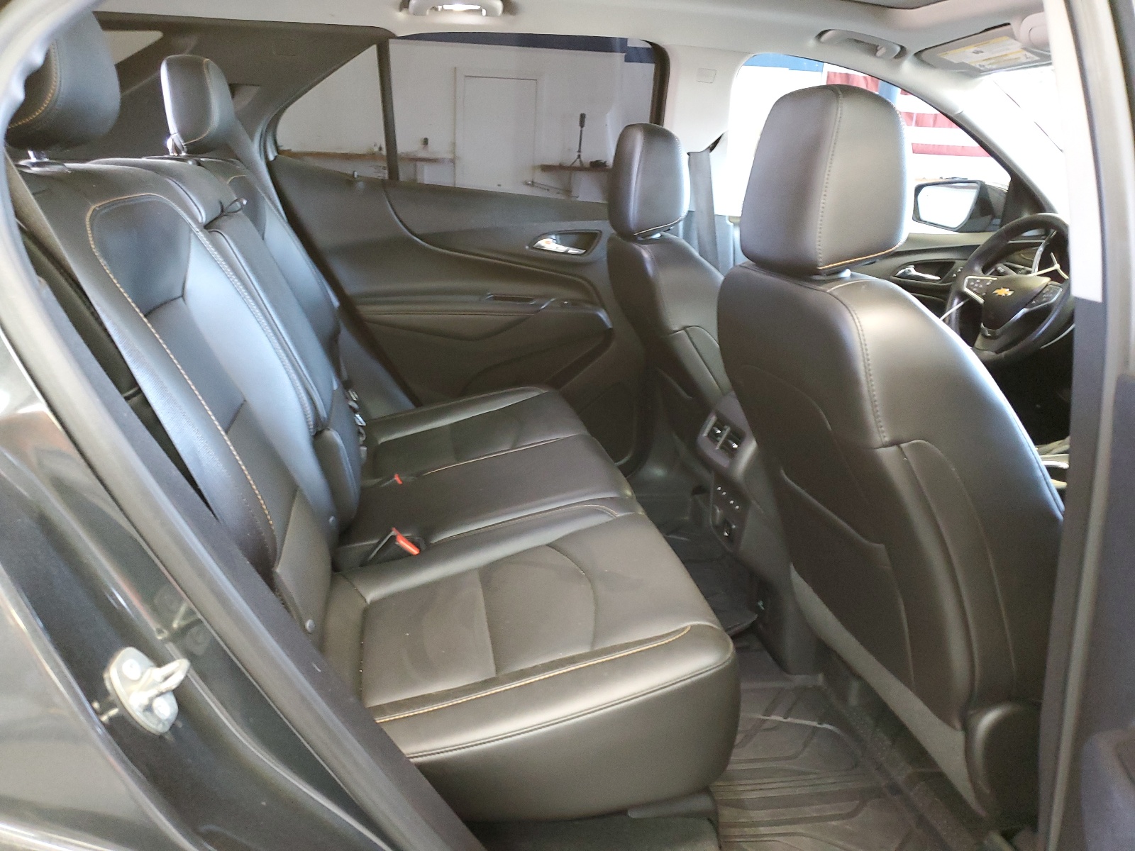 2GNAXWEX6J6193117 2018 Chevrolet Equinox Premier