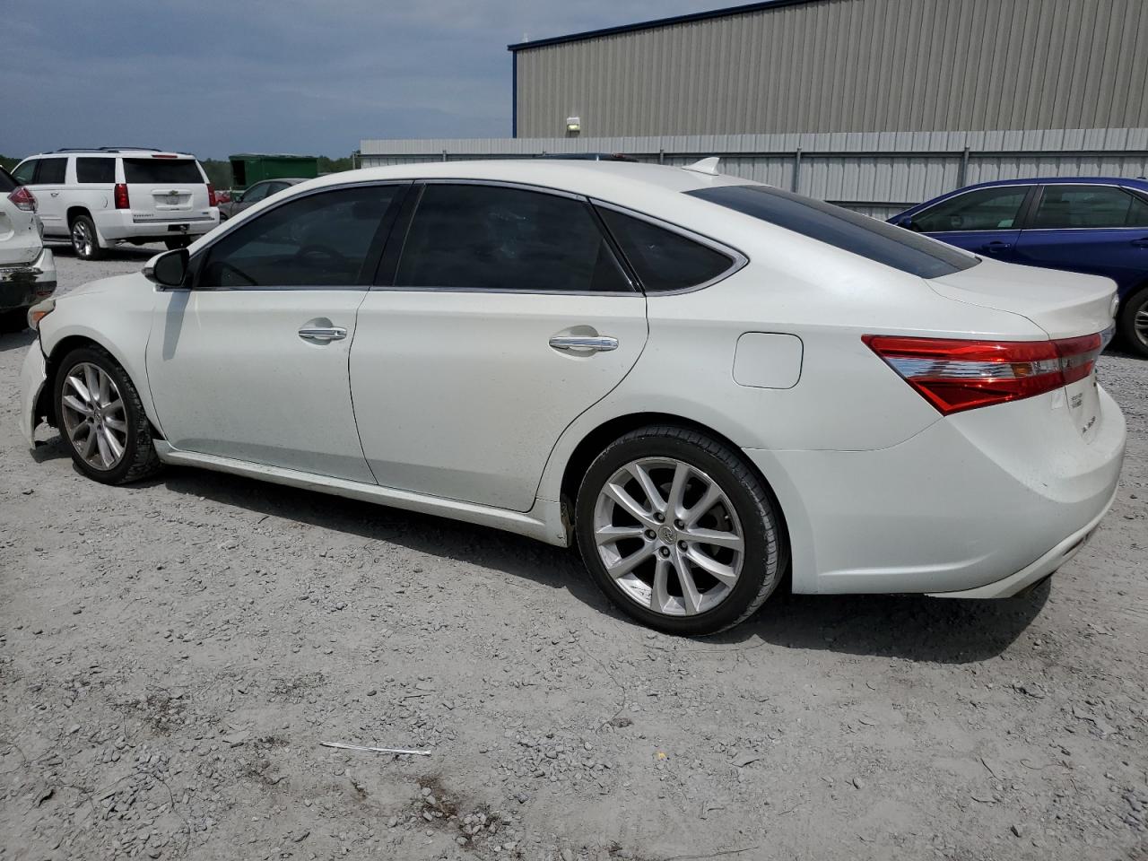 2013 Toyota Avalon - Image 2