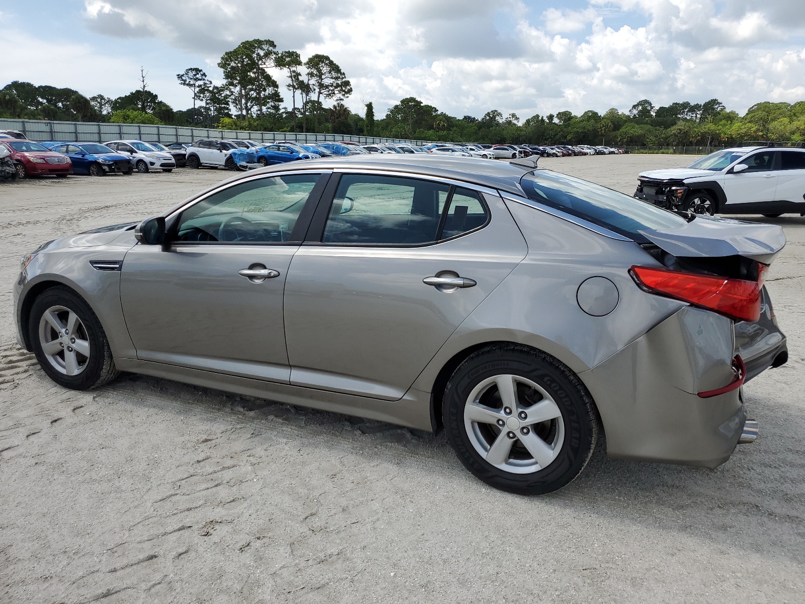 2015 Kia Optima Lx vin: 5XXGM4A72FG414975