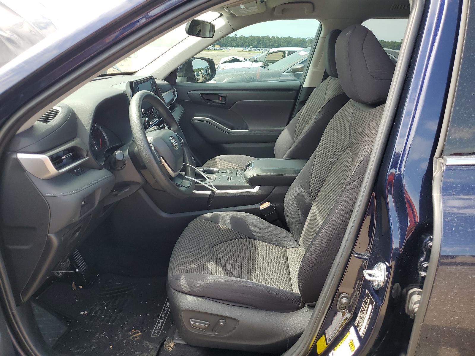 5TDCZRAH0NS134555 2022 Toyota Highlander L