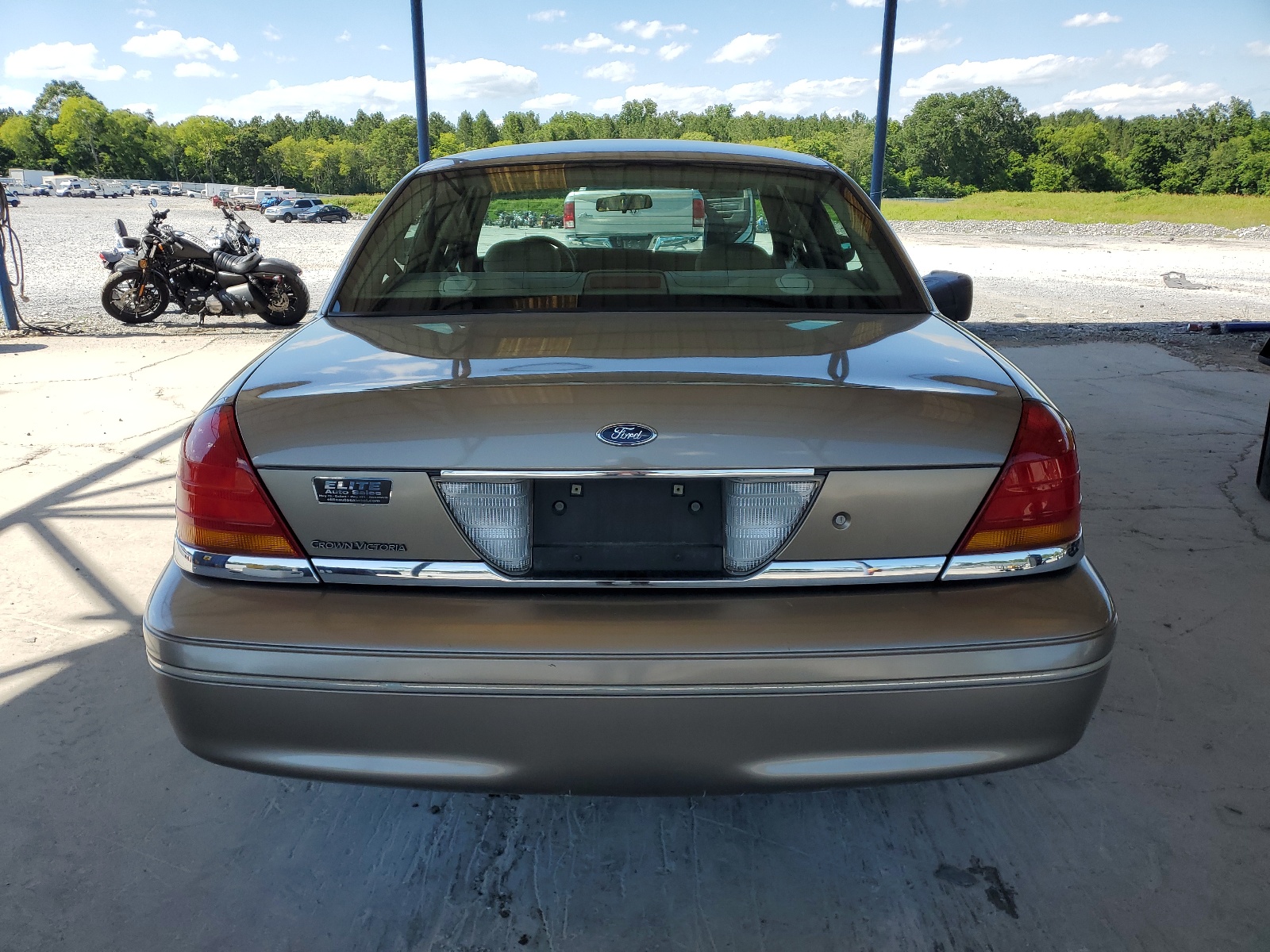 2FAFP73W71X127934 2001 Ford Crown Victoria