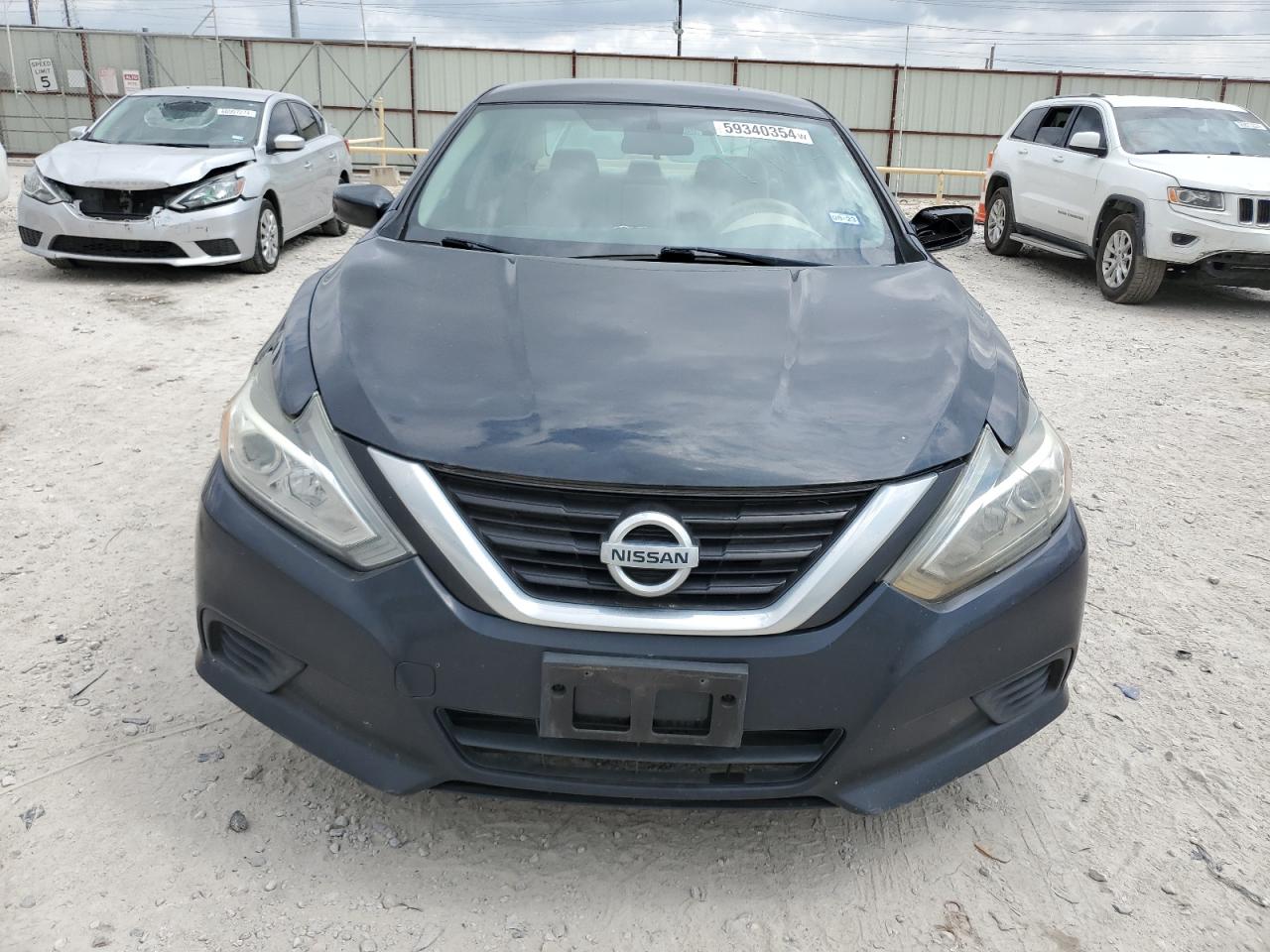 2017 Nissan Altima - Image 5