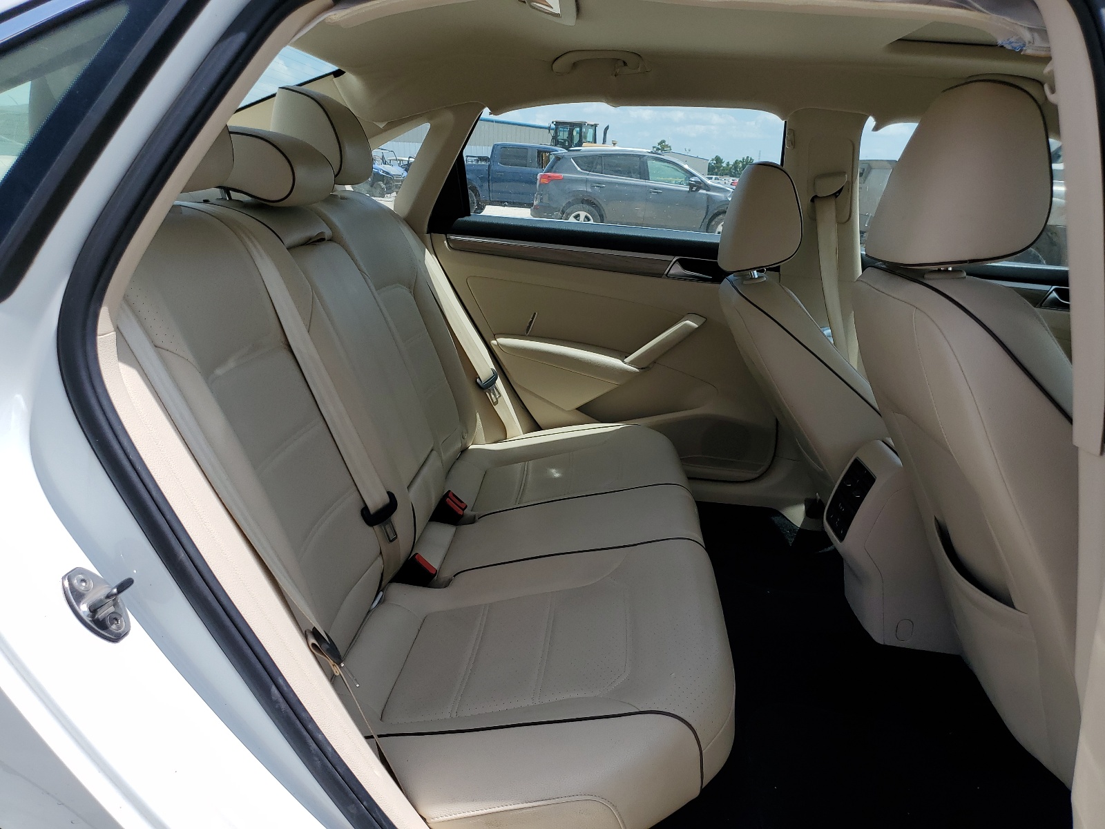 1VWGT7A33HC050213 2017 Volkswagen Passat Se