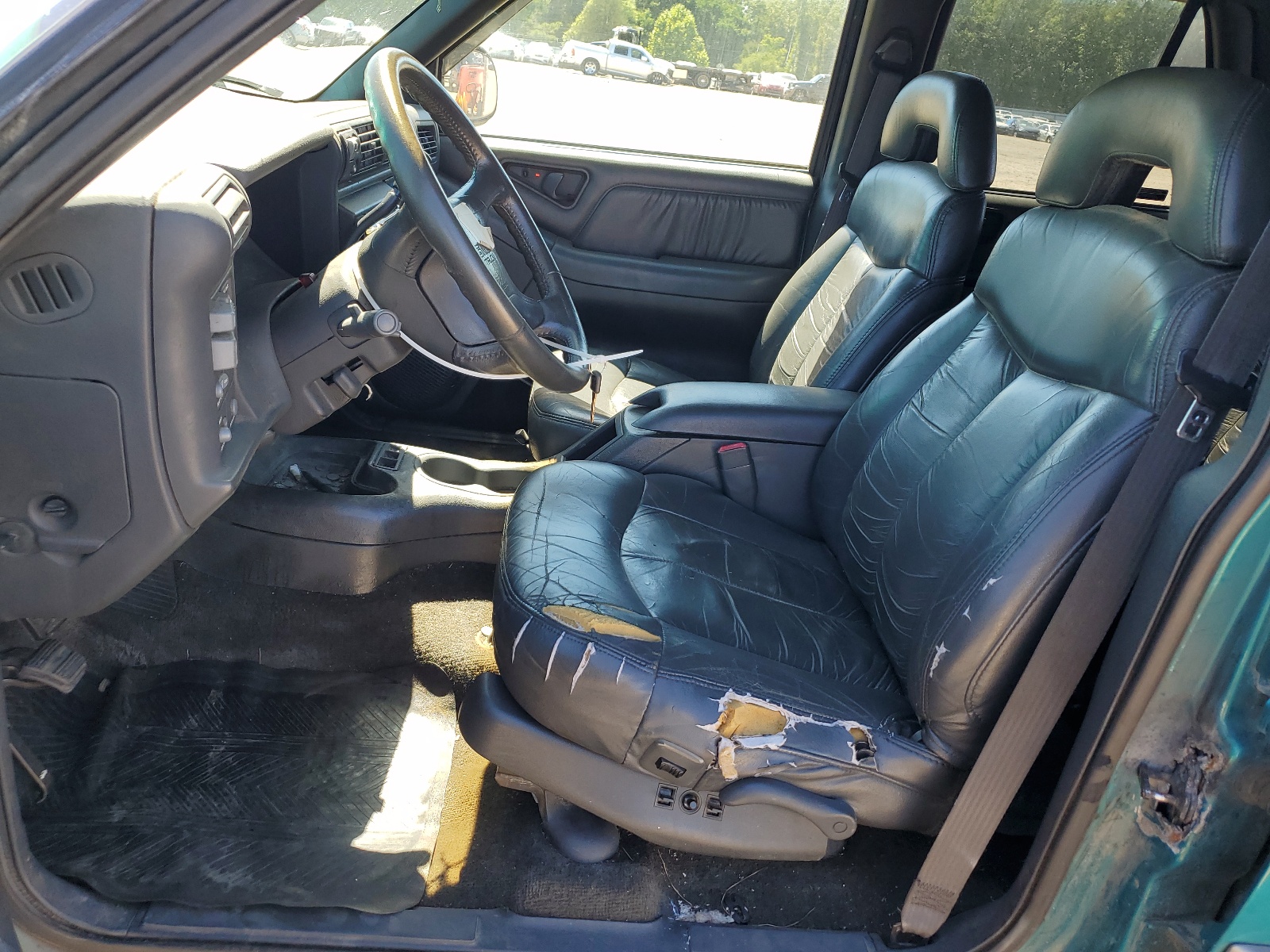 1GKDT13W3T2542379 1996 GMC Jimmy