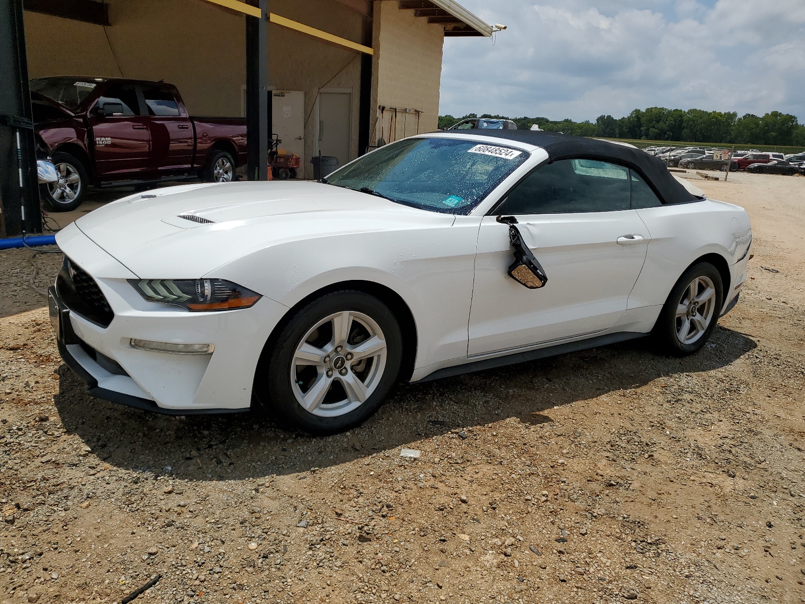 2018 Ford Mustang vin: 1FATP8UH9J5121384