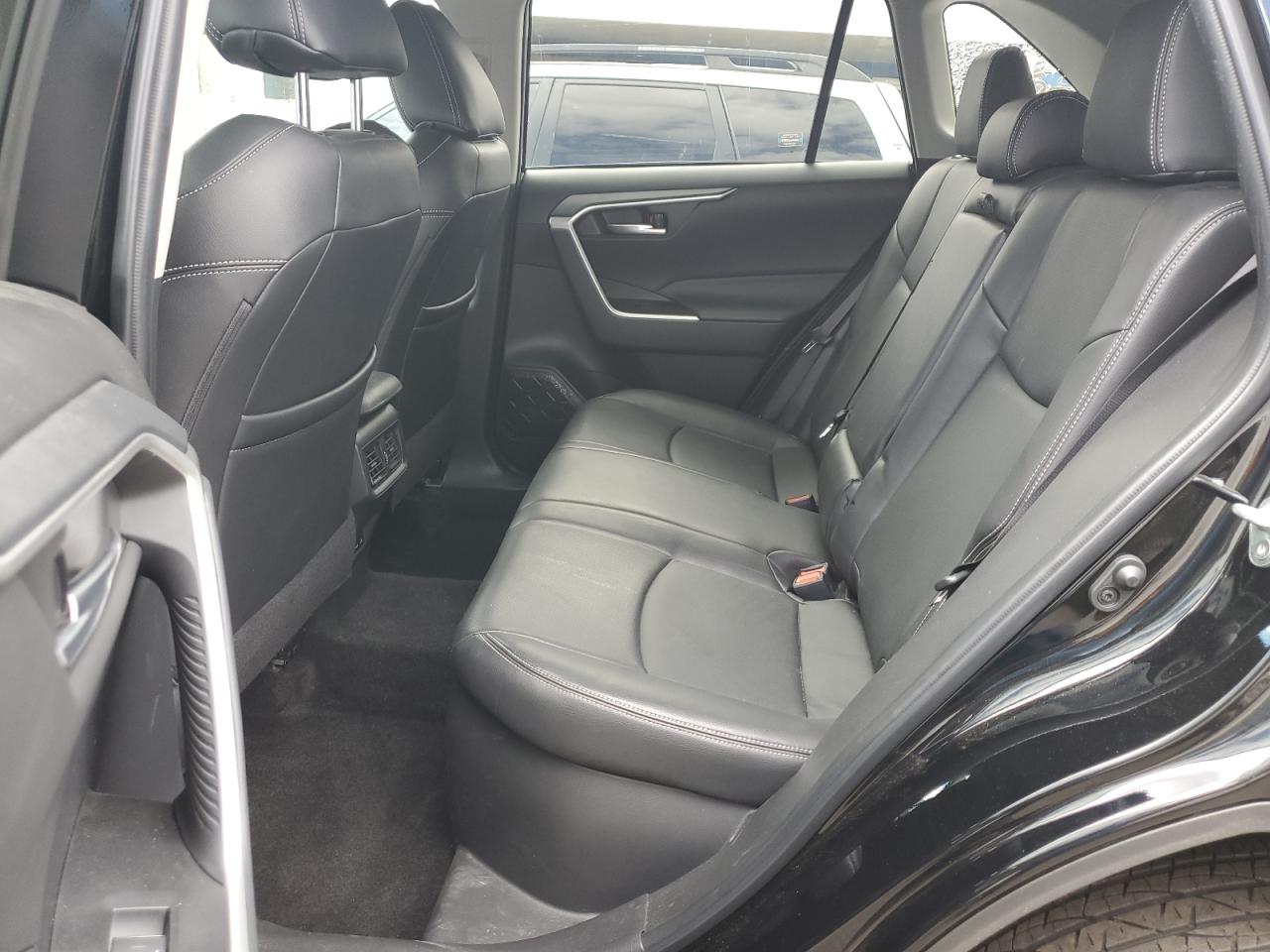 2023 Toyota RAV 4 - Image 11
