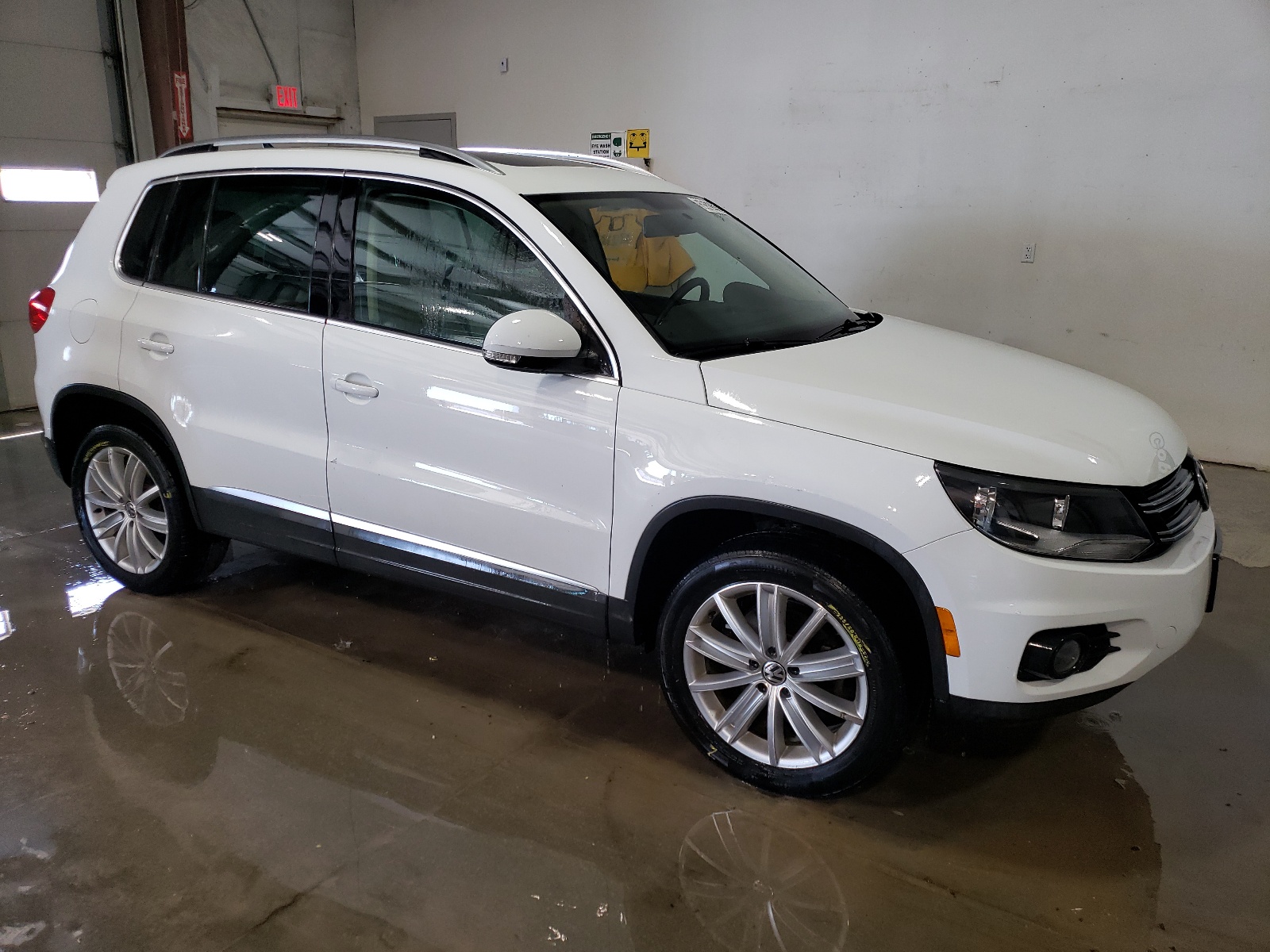 2015 Volkswagen Tiguan S vin: WVGBV7AX7FW613877