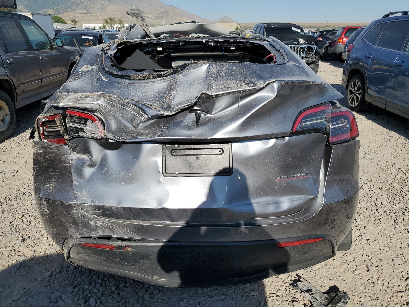 7SAYGDEF8RF109858 2024 Tesla Model Y