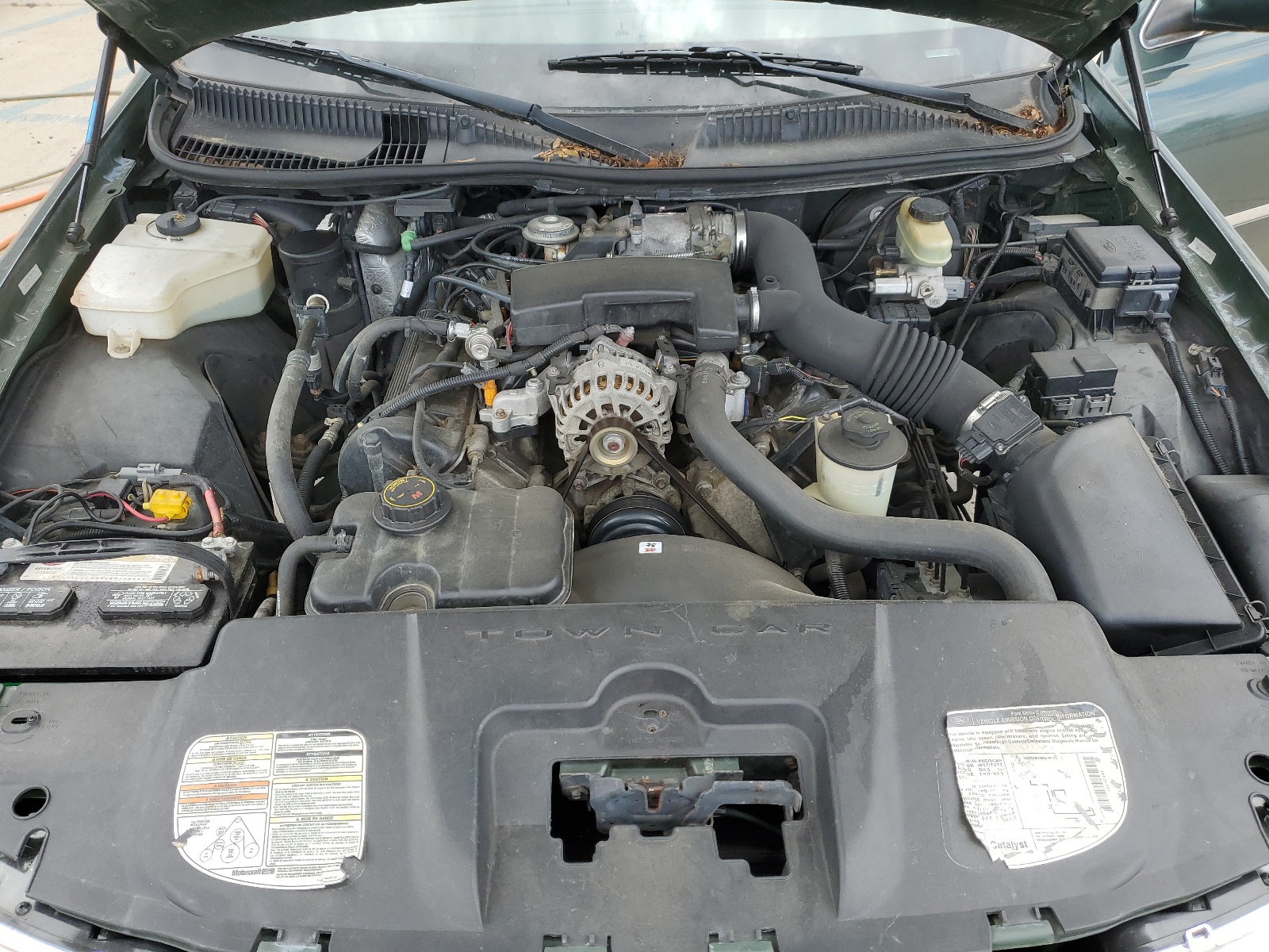 1LNFM82W1WY670645 1998 Lincoln Town Car Signature