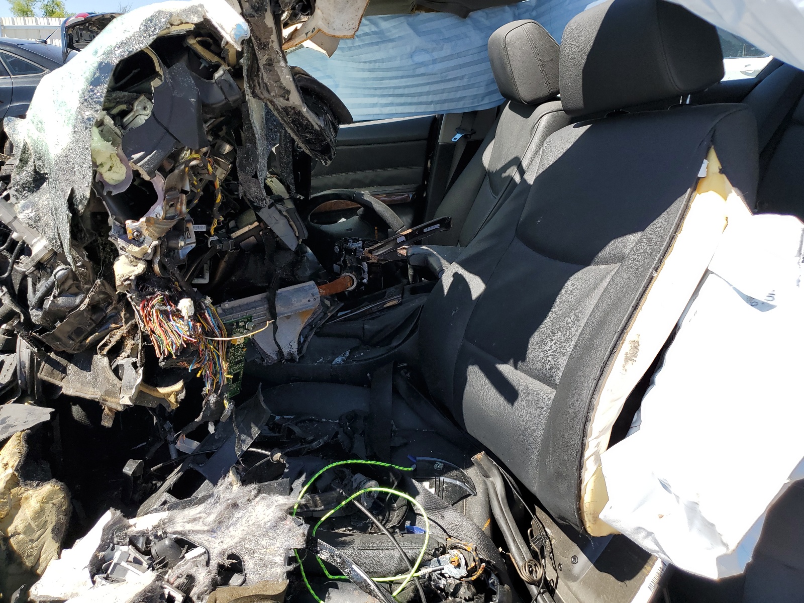 WBAVC93598K042768 2008 BMW 328 Xi