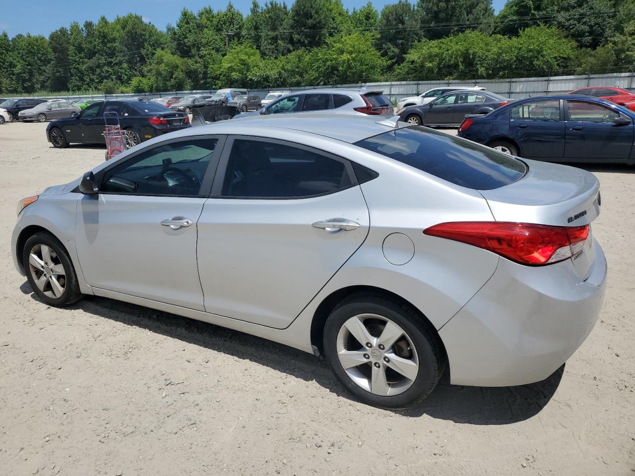 2013 Hyundai Elantra - Image 2