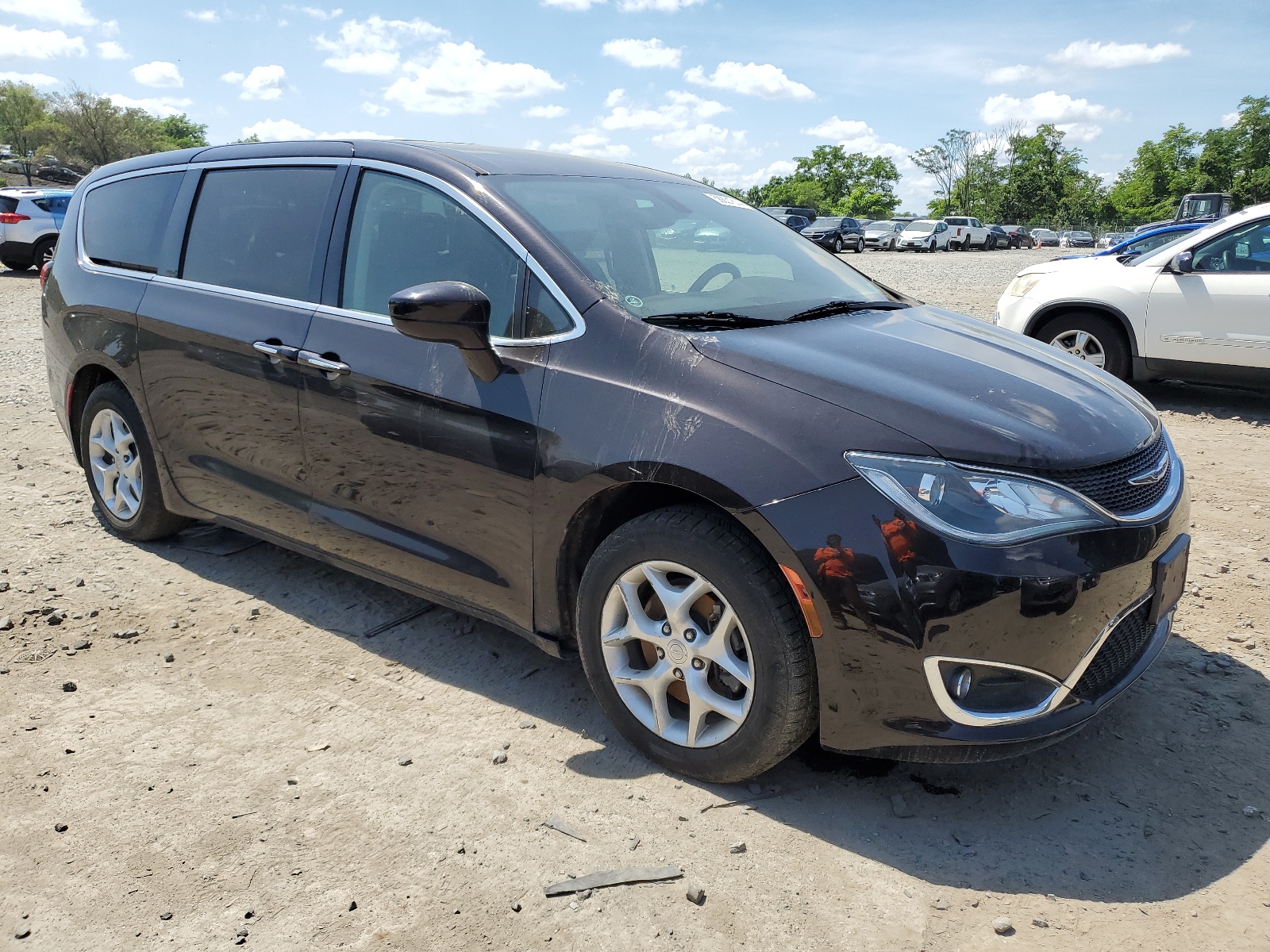 2018 Chrysler Pacifica Touring Plus vin: 2C4RC1FG8JR236279