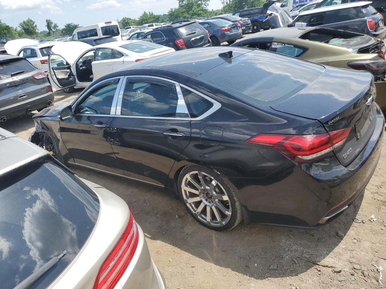 2015 Hyundai Genesis 3.8L VIN: KMHGN4JE7FU075597 Lot: 58811634