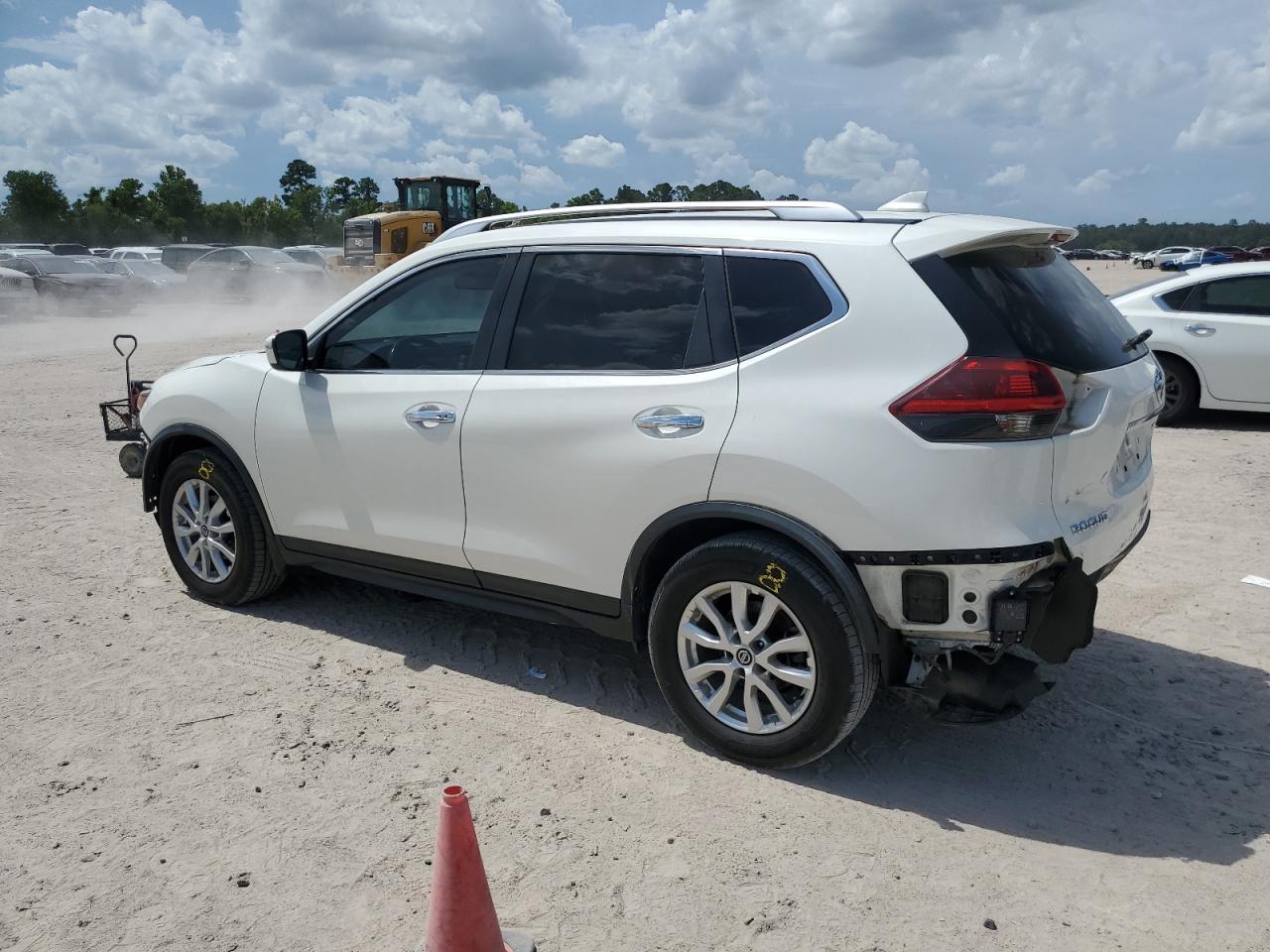 2019 Nissan Rogue - Image 2