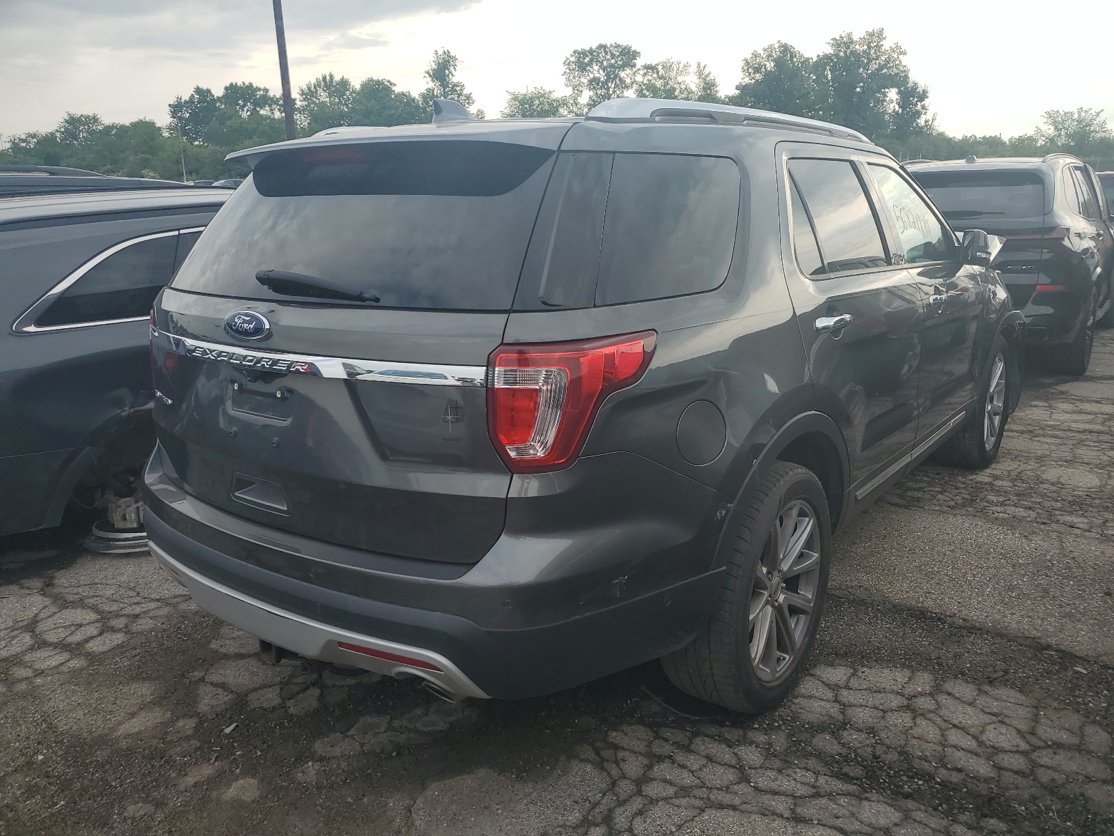 2017 Ford Explorer Limited vin: 1FM5K7F89HGE41341