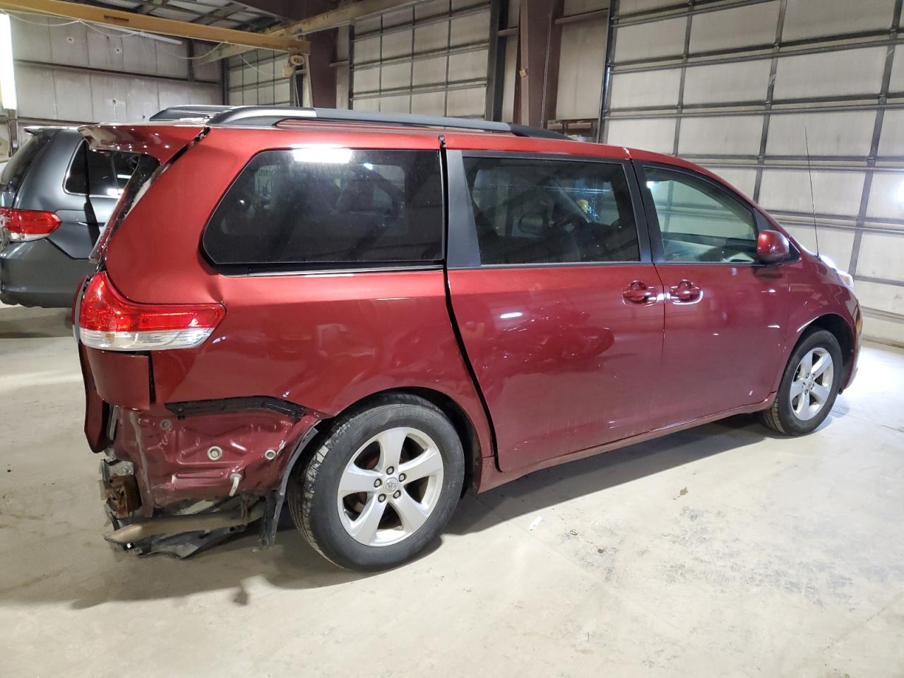 2012 Toyota Sienna - Image 3