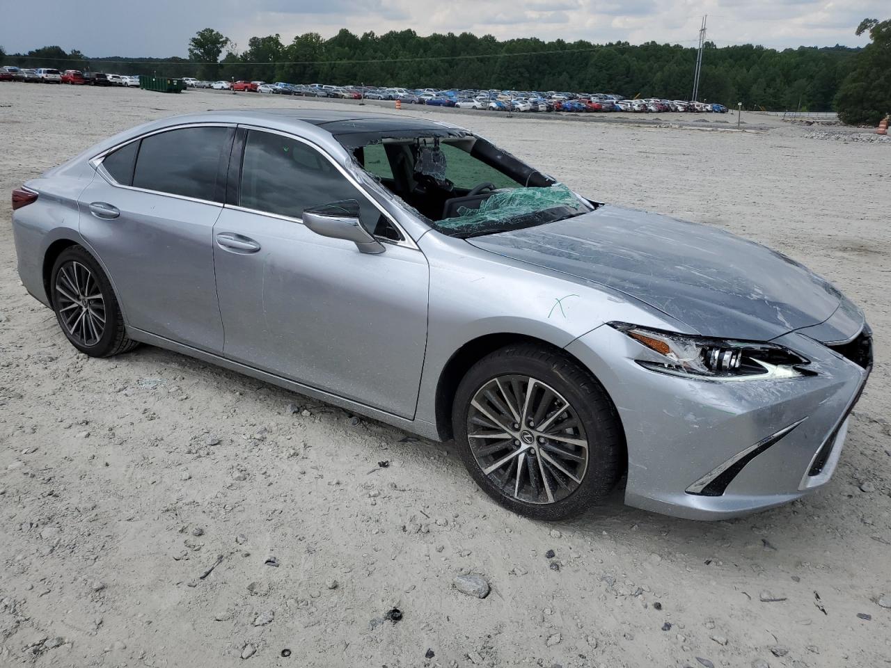 2024 Lexus ES - Image 4
