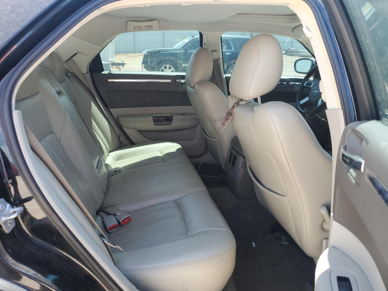 2009 Chrysler 300 - Image 10