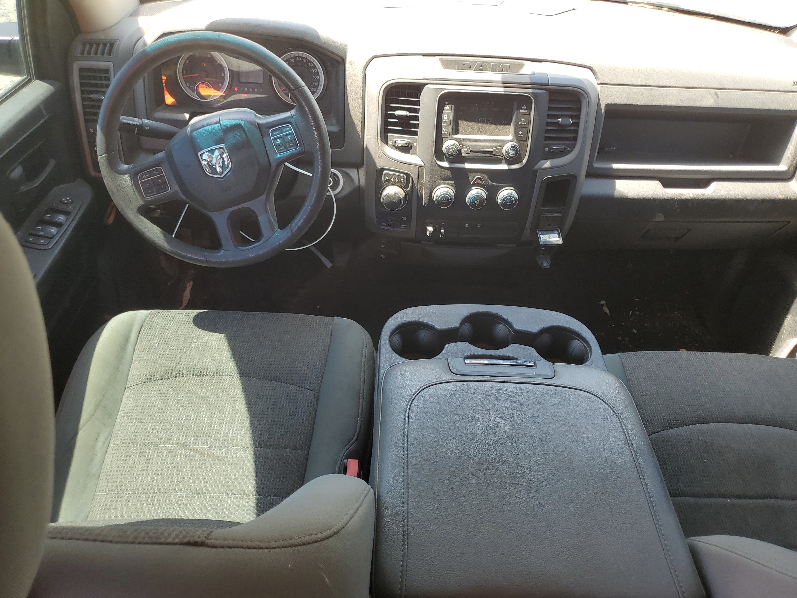 1C6RR7KT3JS300576 2018 Ram 1500 St