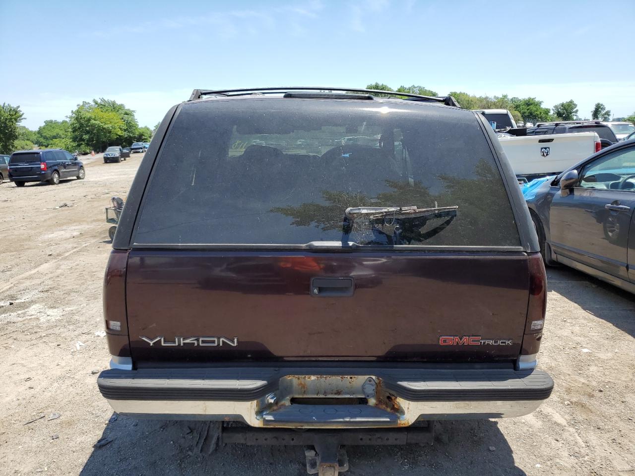 1996 GMC Yukon VIN: 3GKEK18R5TG501141 Lot: 57837244