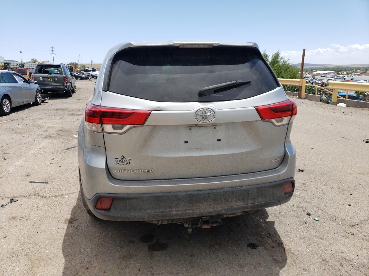 2018 Toyota Highlander Le VIN: 5TDBZRFHXJS881899 Lot: 56884614