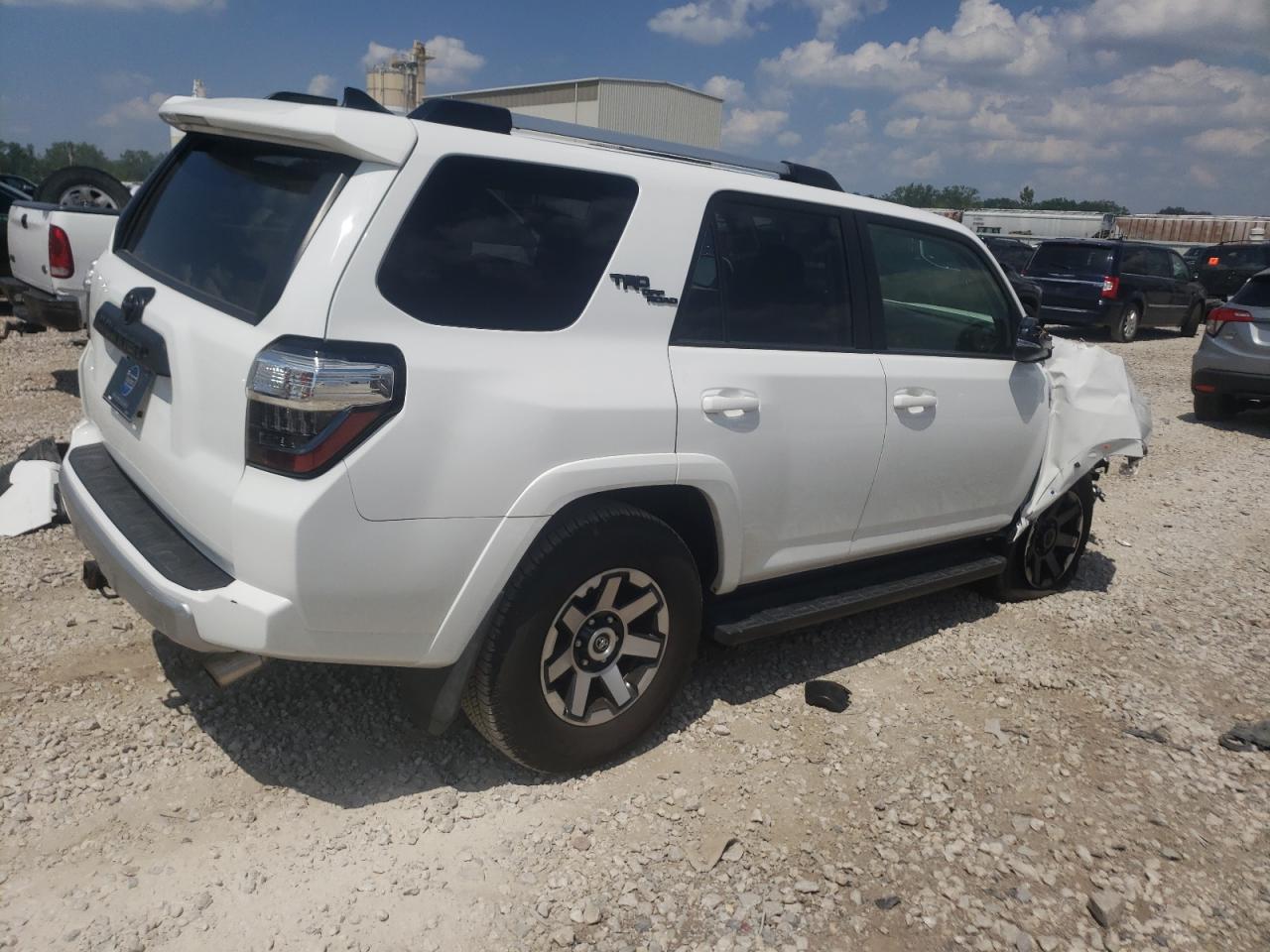 VIN JTEBU5JR5H5440412 2017 TOYOTA 4RUNNER no.3