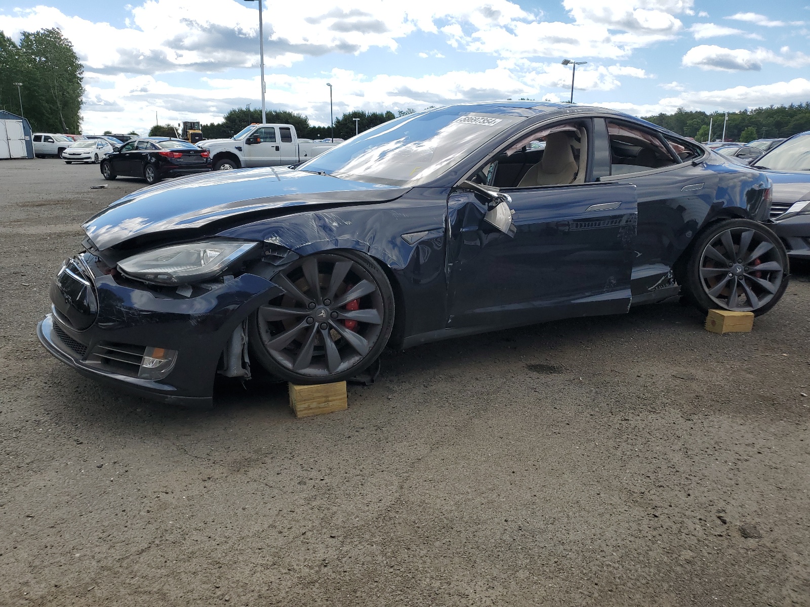 2014 Tesla Model S vin: 5YJSA1H11EFP28864