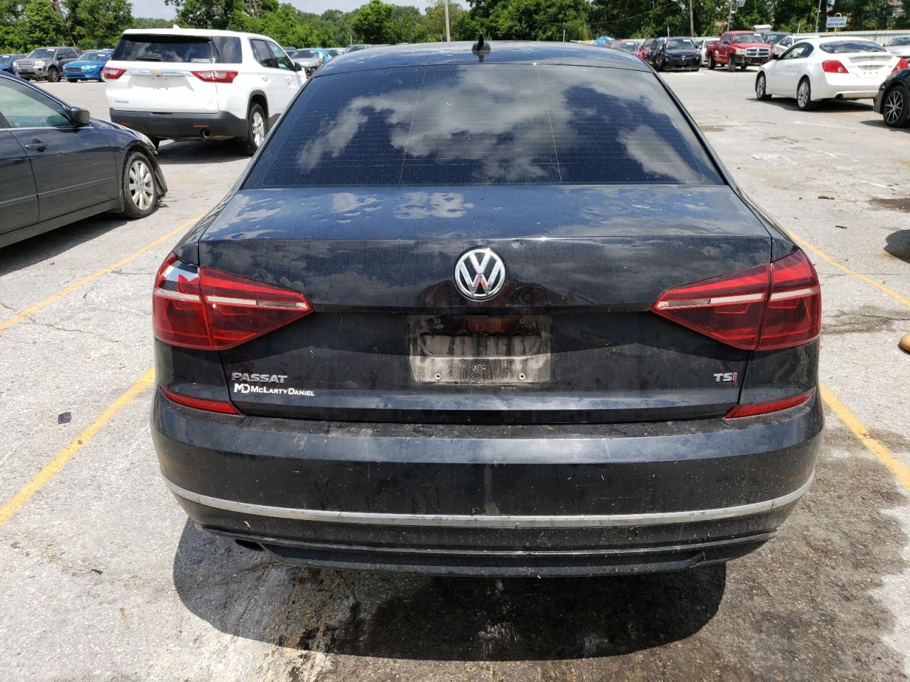 1VWAA7A30JC031734 2018 Volkswagen Passat S