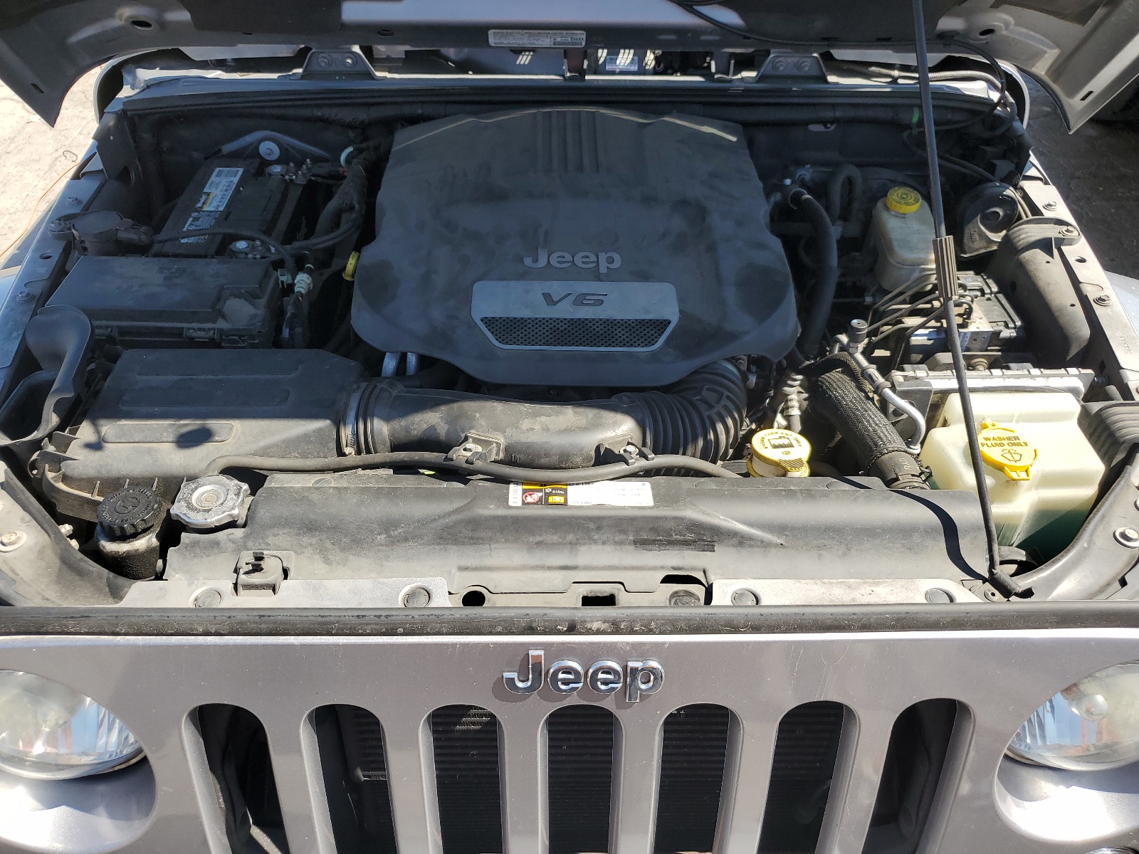 1C4BJWEG3EL136711 2014 Jeep Wrangler Unlimited Sahara