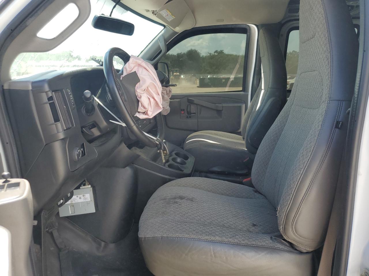 2020 Chevrolet Express G2500 VIN: 1GCWGAFG0L1274751 Lot: 60604344