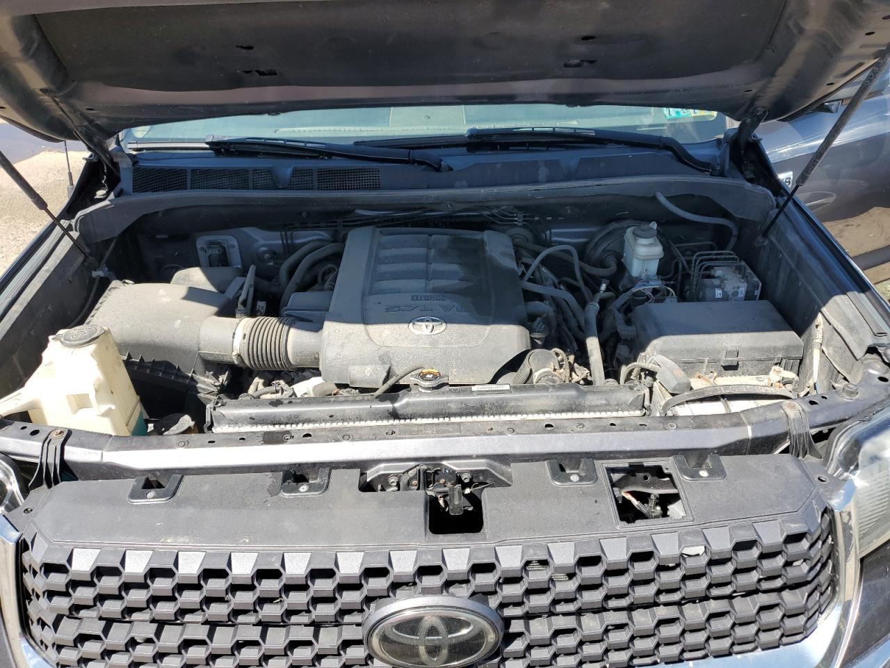 2018 Toyota Tundra - Image 11