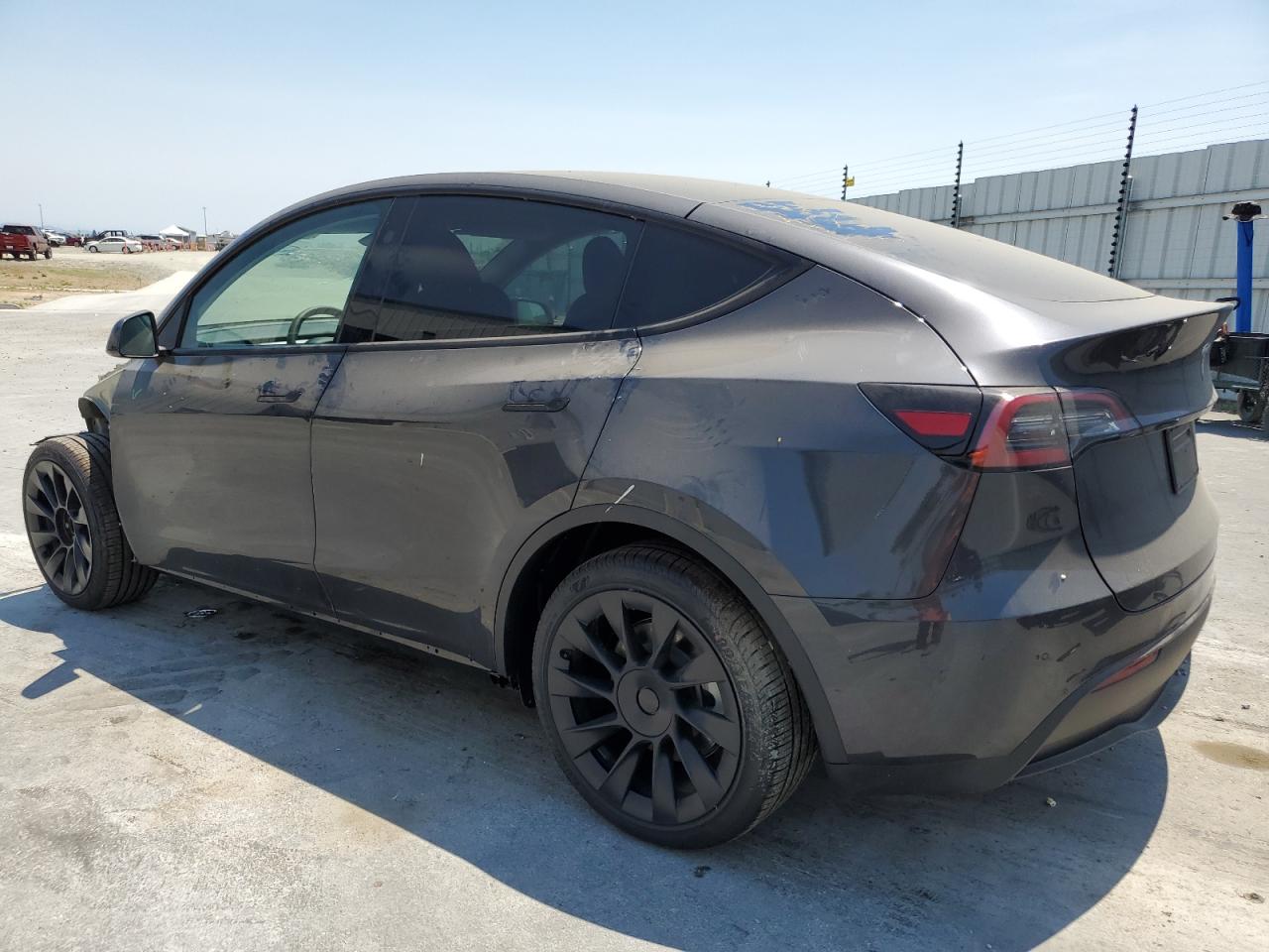 7SAYGAEE7RF995256 2024 TESLA MODEL Y - Image 2