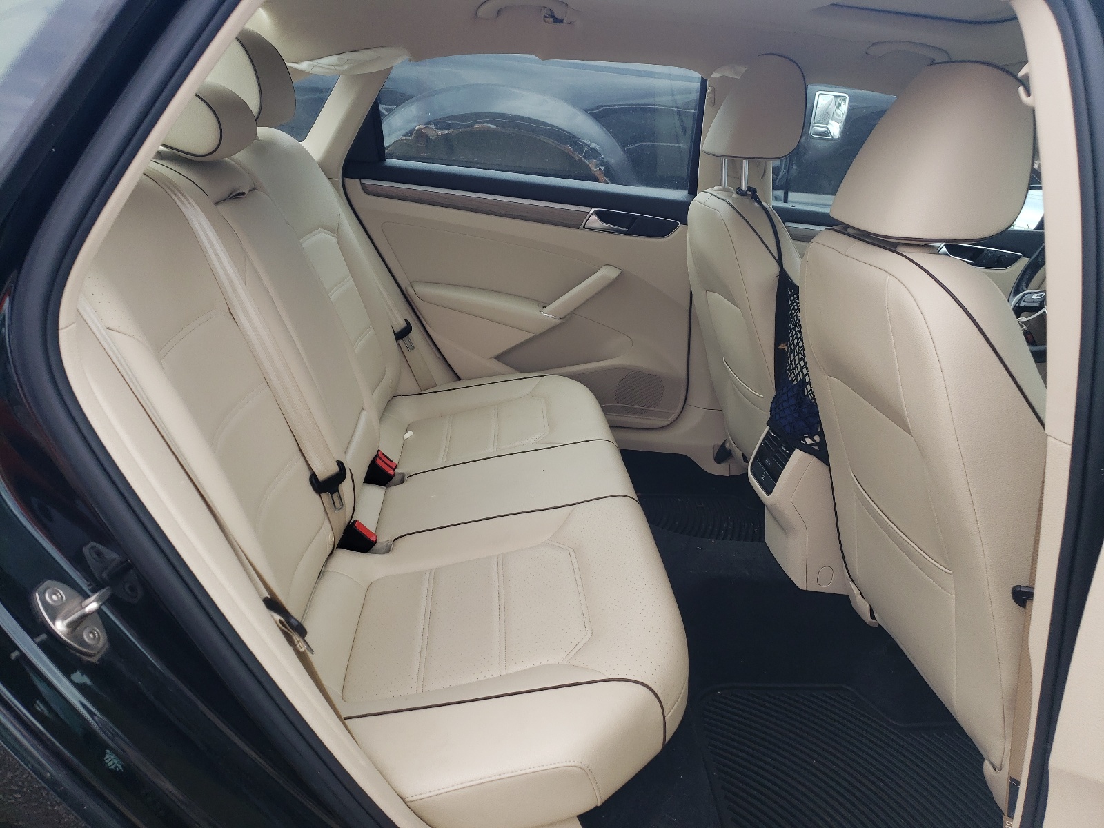 1VWBA7A3XJC014850 2018 Volkswagen Passat Se