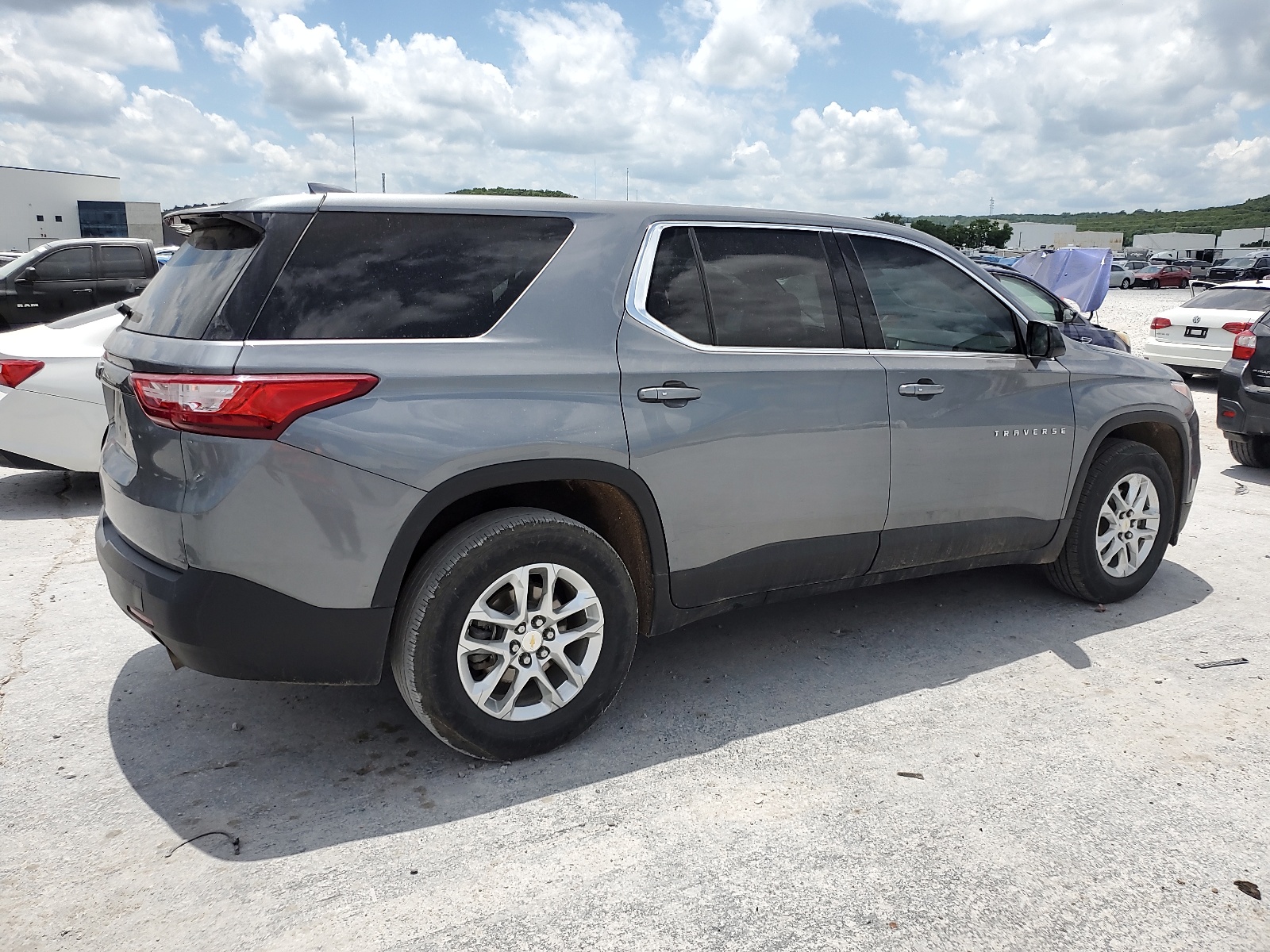 2019 Chevrolet Traverse Ls vin: 1GNERFKW6KJ272881