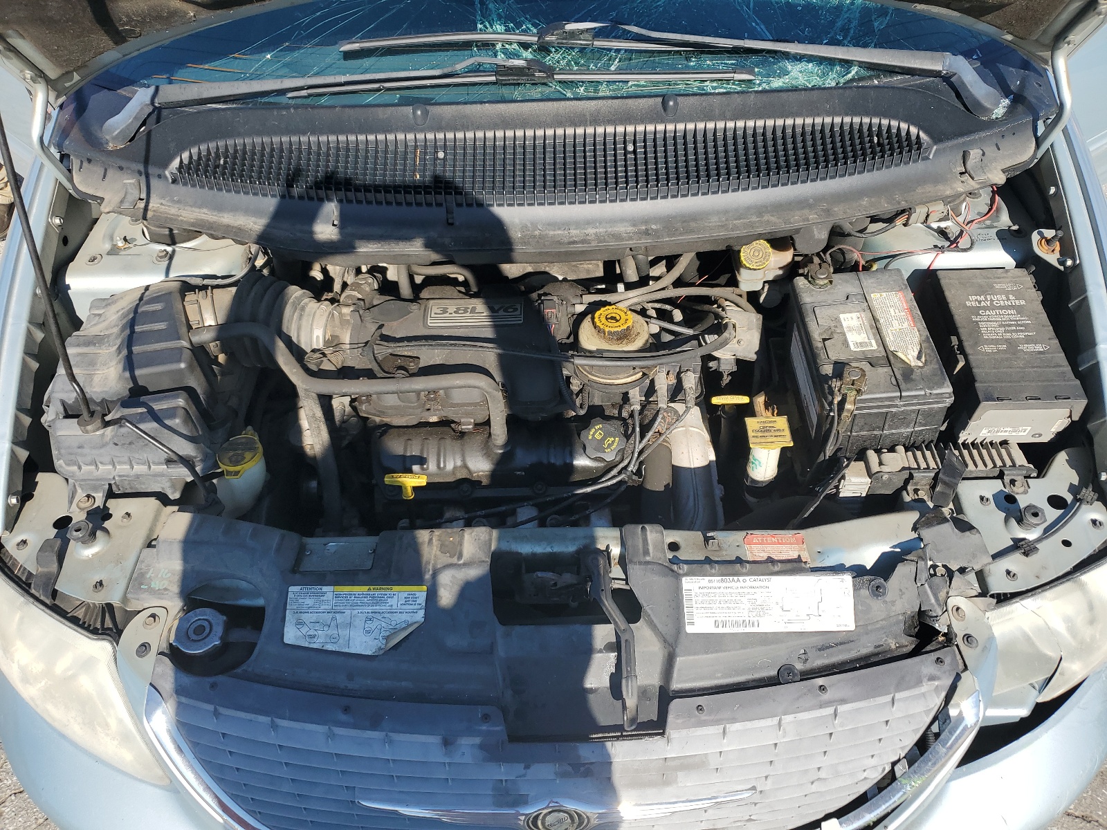 2C4GP54LX2R573749 2002 Chrysler Town & Country Lxi