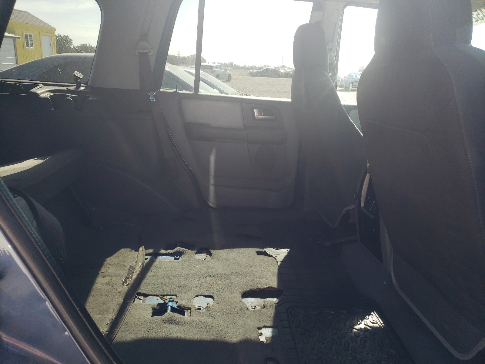 1FMRU15W84LA02240 2004 Ford Expedition Xlt